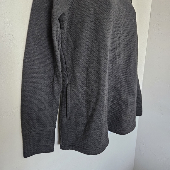L.L. Bean Women's Small Reg Black Cowl Neck Pullover Sweatshirt Thumb Holes Top - Picture 3 of 5